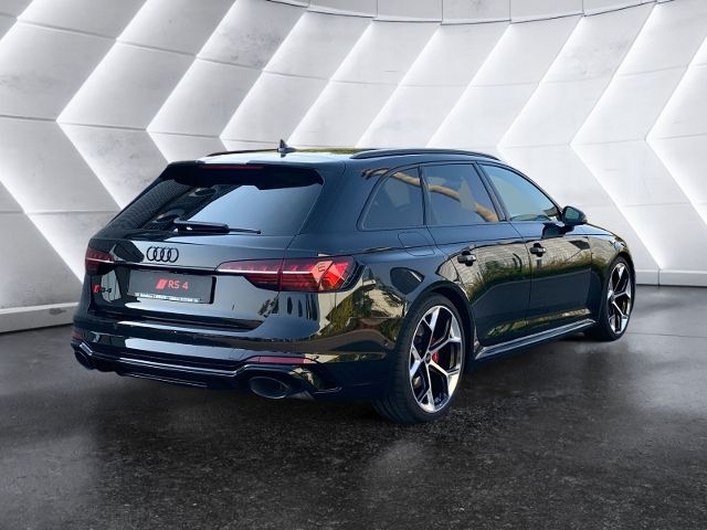 AUDI RS4 AVANT COMPETITION | skladem | sportovní kombi | V6 biturbo 450 koní | černá s černo-červenou kůží | plná výbava | nákup online | AUTOiBUY.com
